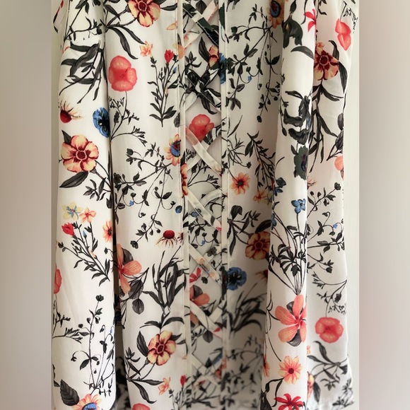 Skies Are Blue White Floral High Neck Top SMALL - Picture 3 of 7